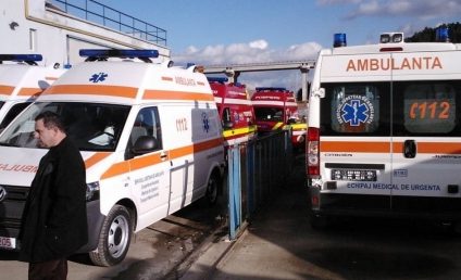 Directorul Serviciului de Ambulanţă din Neamţ şi două asistente şefe, arestaţi preventiv pentru luare de mită