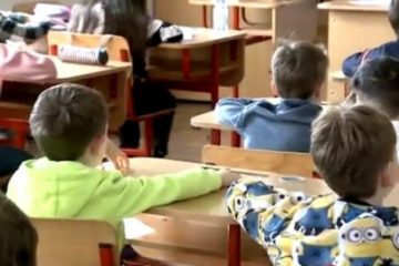 Peste 2000 de copii refugiați din Ucraina sunt repartizați în școli din România, aproape 3000 au depus cereri