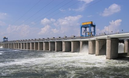AFP: Hidrocentrala de la Nova Kahovka, vitală pentru alimentarea cu apă a Crimeei, funcţionează sub controlul ruşilor