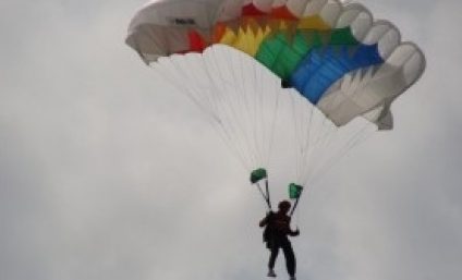 Un parașutist este grav rănit după ce ar fi căzut în gol, pe Aeroclubul Târgu Mureş