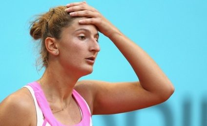 TENIS | Irina Begu a lovit cu racheta un spectator, în timpul meciului de la Roland Garros. Românca s-a calificat în turul al treilea al French Open după ce a scăpat de descalificare