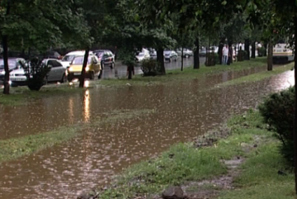 Meteorologii anunță vreme instabilă în Bucureşti cu averse şi vijelii, până luni dimineaţa