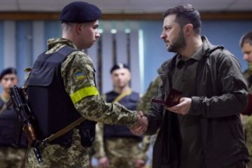 Volodimir Zelenski a vizitat trupe din afara Kievului pentru prima dată de la izbucnirea războiului