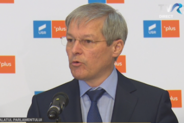 Dacian Cioloș și alți patru europarlamentari și-au dat demisia din USR. Cei cinci declanșează înființarea partidului REPER – Reînnoim Proiectul European al României. Primele reacții din USR