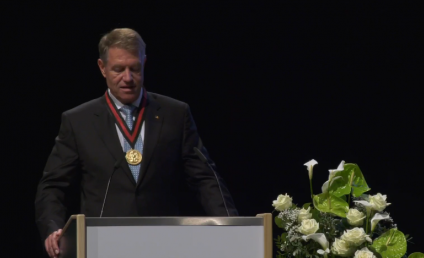 Klaus Iohannis, distins cu Premiul Carol al IV-lea în Germania. Este o recunoaștere a meritelor sale în ceea ce privește înțelegerea și cooperarea dintre popoarele și țările Europei Centrale