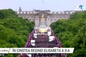 Jubileul de Platină. Regina Elisabeta a II-a „a luat masa” cu ursuleţul Paddington