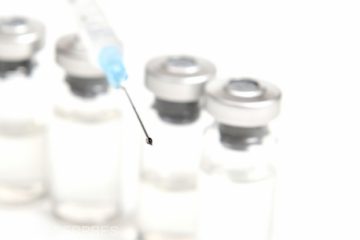 Zece țări din Europa de Est, printre care și România, cer Comisiei Europene să le permită renunțarea la achiziția de vaccinuri anti-Covid