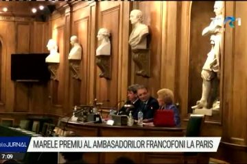 Marele Premiu al Grupului Ambasadorilor Francofoni, înmânat de șeful misiunii diplomatice a României lui Frédéric Mitterand, fost ministru al Culturii din Franța