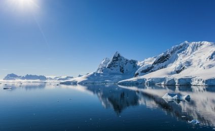 În zăpada din Antarctica au fost descoperite pentru prima oară microplastice