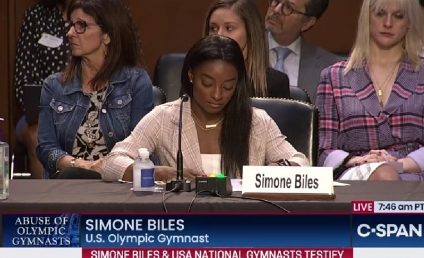 Simone Biles şi alte peste 90 de gimnaste americane abuzate de medicul  Larry Nassar solicită un miliard de dolari din partea FBI, care a ascuns informații