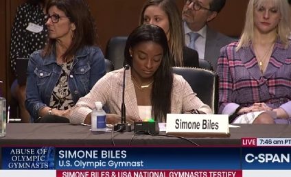 Simone Biles şi alte peste 90 de gimnaste americane abuzate de medicul  Larry Nassar solicită un miliard de dolari din partea FBI, care a ascuns informații