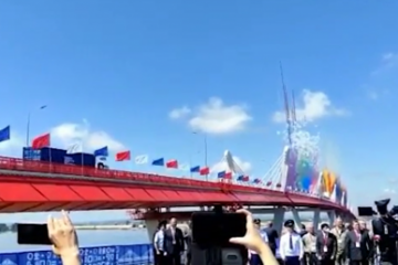 Primul pod rutier dintre Rusia şi China a fost inaugurat vineri