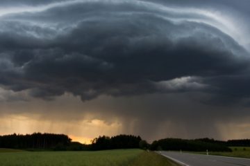 METEO ANM: Cod galben de ploi abundente şi vijelii în întreaga ţară, până duminică seara