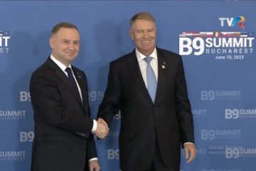 K. Iohannis: Urmărim o prezență NATO pe Flancul Estic unitară și robustă, în special la M. Neagră. A. Duda: Vrem ca grupurile de luptă să fie ridicate la nivel de brigadă, astfel încât numărul trupelor trimise să fie mult mai mare