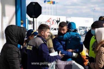Aproape 10.000 de cetăţeni ucraineni au intrat sâmbătă în România, informează poliţiştii de frontieră