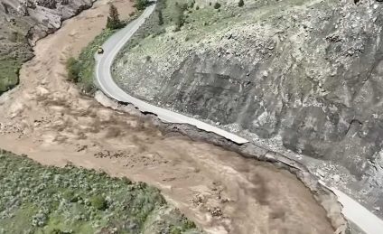 Parcul Naţional Yellowstone, închis pentru prima dată în 34 de ani, din cauza inundaţiilor şi alunecărilor de teren