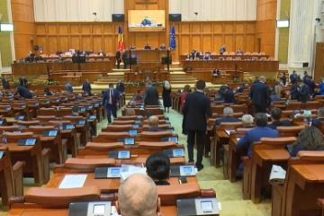 Cameră: Trei deputaţi, care au demisionat anterior din AUR, s-au alăturat deputaţilor independenţi de dreapta