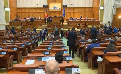 Cameră: Trei deputaţi, care au demisionat anterior din AUR, s-au alăturat deputaţilor independenţi de dreapta