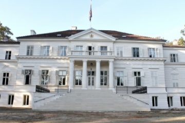 Domeniul Regal Săvârşin – deschis vizitatorilor, săptămânal, de vineri până duminică