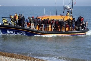 Europol: 39 de persoane au fost arestate într-o acţiune împotriva traficului de migranţi prin Canalul Mânecii