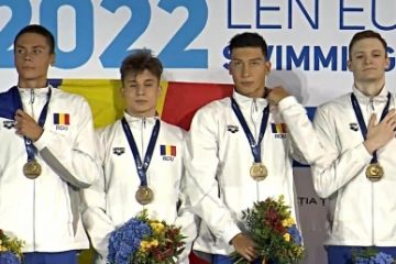 România, aur la ştafetă masculin 4×100 m liber, cu David Popovici în primul schimb, la CE de Înot Juniori: ”E un câștig muncit împreună”