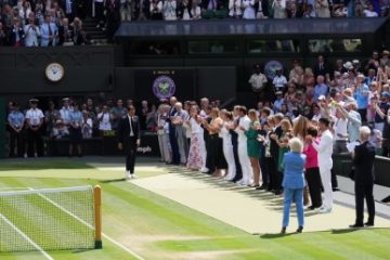 Simona Halep a sărbătorit 100 de ani de tenis pe terenul Central de la Wimbledon, alături de legendele ului alb. Federer: Sper să mai pot reveni măcar o dată aici