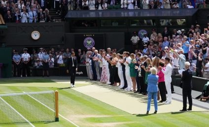 Simona Halep a sărbătorit 100 de ani de tenis pe terenul Central de la Wimbledon, alături de legendele ului alb. Federer: Sper să mai pot reveni măcar o dată aici