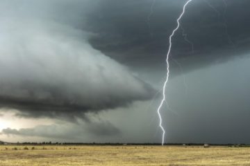 Furtuni în mai multe zone din țară. Meteorologii au emis avertizări