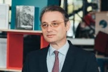 Luca Niculescu, rechemat din calitatea de ambasador în Franţa, Andorra şi Monaco. ” O etapă se apropie de sfârşit, o alta se pregăteşte să înceapă; şi va fi tot pentru România”