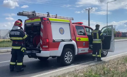 Copil în vârstă de trei ani rănit de o bucată de cherestea căzută dintr-o autoutilitară