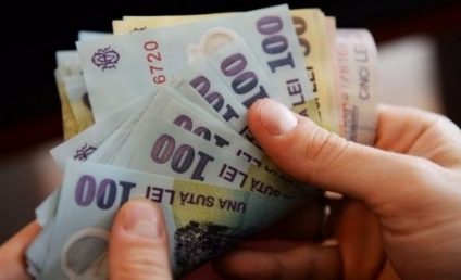 Câştigul salarial mediu net s-a situat la 3.928 lei în mai, în scădere cu 1%