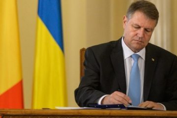 Klaus Iohannis a transmis o scrisoare de felicitări omologului francez cu ocazia Zilei Naționale a Franței