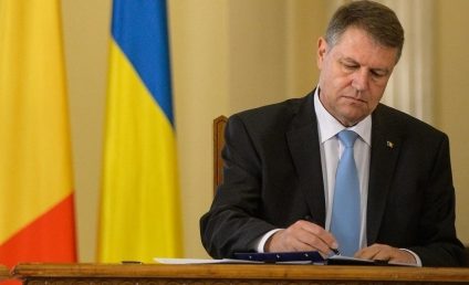 Klaus Iohannis a transmis o scrisoare de felicitări omologului francez cu ocazia Zilei Naționale a Franței