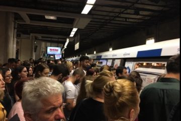Metrorex anunță creșteri ale timpului de așteptare în stații. Trenurile pot ajunge și după un sfert de oră