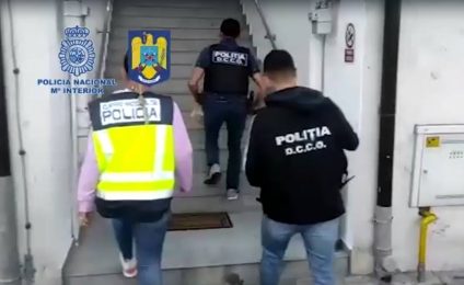 Șase români, cercetați pentru înșelăciune și spălarea banilor, cu un prejudiciu de 3 milioane de euro. Grupul infracțional organizat păcălea clienții cu anunțuri fictive