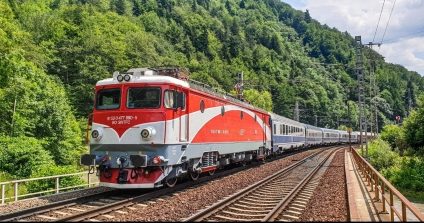 Trenul IR 1596 Craiova – Bucureşti Nord a avut duminică o întârziere de 130 de minute, din cauza problemelor tehnice cauzate de căldură