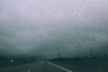 Infotrafic: Plouă torenţial pe autostrada A2, în localitatea Borcea. Pericol de acvaplanare, avertizează polițiștiii