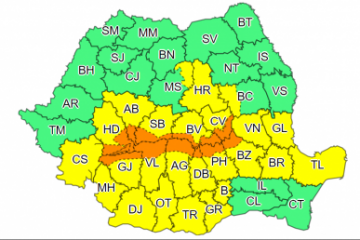 Vijelia din județul Buzău a smuls acoperișurile a două case și 20 de cruci din cimitir. Ploaia abia a udat pământul