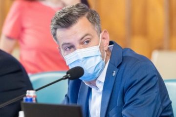 Cristian Vasilcoiu, luat cu ambulanța după ce i s-a făcut rău în timpul ședinței de guvern. Secretarul de stat a fost depistat la spital cu COVID-19