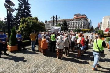 Protest în centrul orașului Ploiești faţă de sistarea furnizării apei calde. Directorul ADI Termo Prahova a fost demis