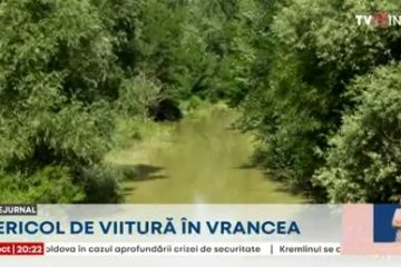 Pericol de inundații în șase comune din județul Vrancea. Râul Râmna, blocat de o alunecare de teren