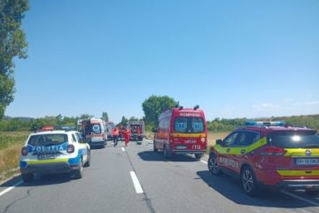 Accident tragic pe DN1, în județul Bihor, cu cinci victime: Un bărbat și un copil au murit, după o depășire nereușită. O femeie și alți doi copii, răniți grav