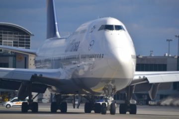 Compania Lufthansa şi sindicatul angajaților aflați în grevă au ajuns la un acord. Salariile personalului de la sol vor crește cu cel puțin 325 de euro lunar