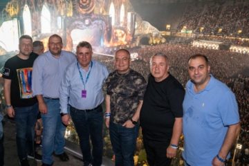 Lucian Bode a fost la Untold. Ministrul a felicitat angajații MAI și a postat fotografii cu primarul Emil Boc şi cu fondatorii festivalului