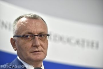 Sorin Cîmpeanu, la TVR INFO, despre noile Legi ale Educației: ”Niciun profesor din România nu va putea avea salariul mai mic decât salariul mediu”. Despre zvonurile privind remanierea: ”Mă tem că o sa-i dezamăgesc”