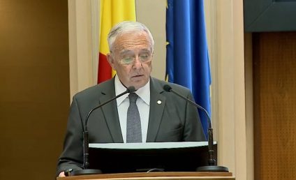 Mugur Isărescu, despre inflație și deficitul comercial al României: „Vedem o temperare a consumului. Băncile au sărit calul cu ROBOR-ul”