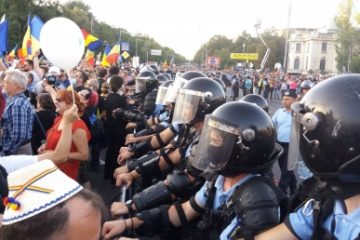 Patru ani de la intervenția brutală a jandarmilor la protestul Diasporei din Piața Victoriei. ONG-urile anti-corupție cer pedepsirea vinovaților