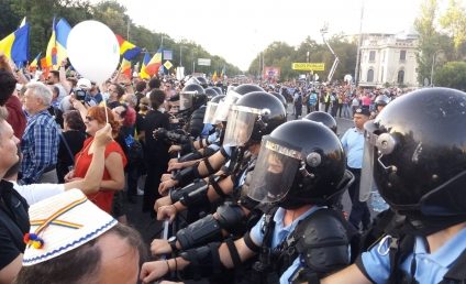 Patru ani de la intervenția brutală a jandarmilor la protestul Diasporei din Piața Victoriei. ONG-urile anti-corupție cer pedepsirea vinovaților