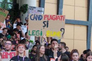 Zeci de studenţi au protestat, la Timișoara, faţă de proiectul noii Legi a Educaţiei. Studenții își doresc introducerea unor modificări propuse de ei