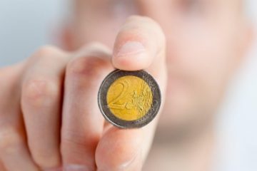 Moneda euro se depreciază la un minim al ultimelor două decenii, din cauza crizei din energie